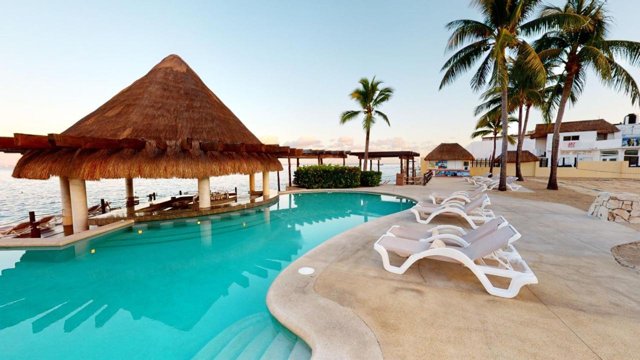 Grand Park Royal Cozumel Hotel Luaran gambar Pool at the Grand Palladium Hotel