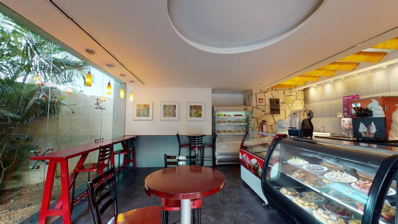 Grand Park Royal Cozumel Hotel Luaran gambar A pastry shop in Mexico City